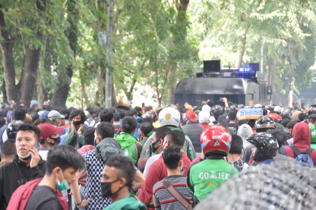 Aksi Penolakan Omnibus Law di Medan Berlangsung Panas