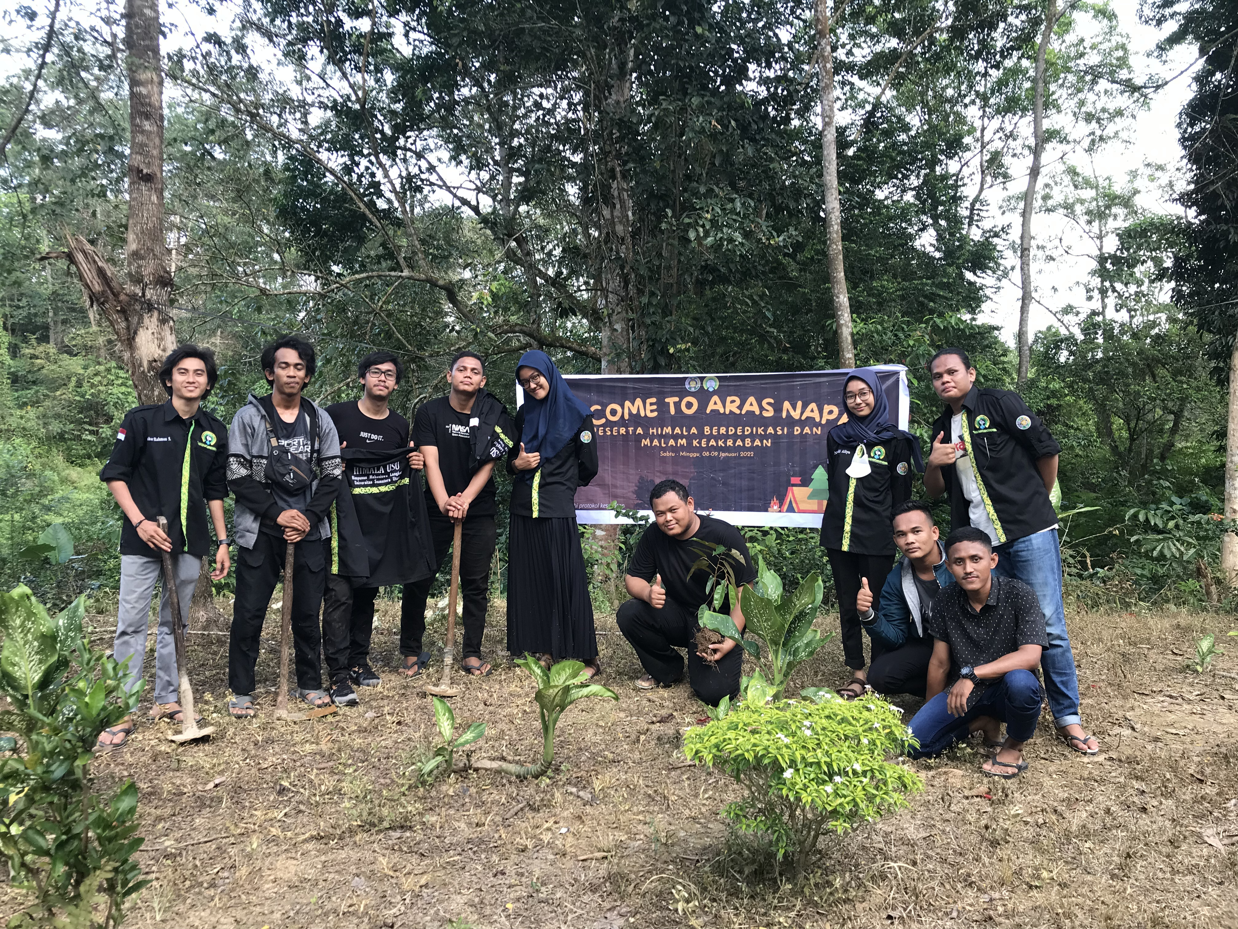 Foto : Penanaman Bibit Pohon Oleh HIMALA USU di Aras Napal 242