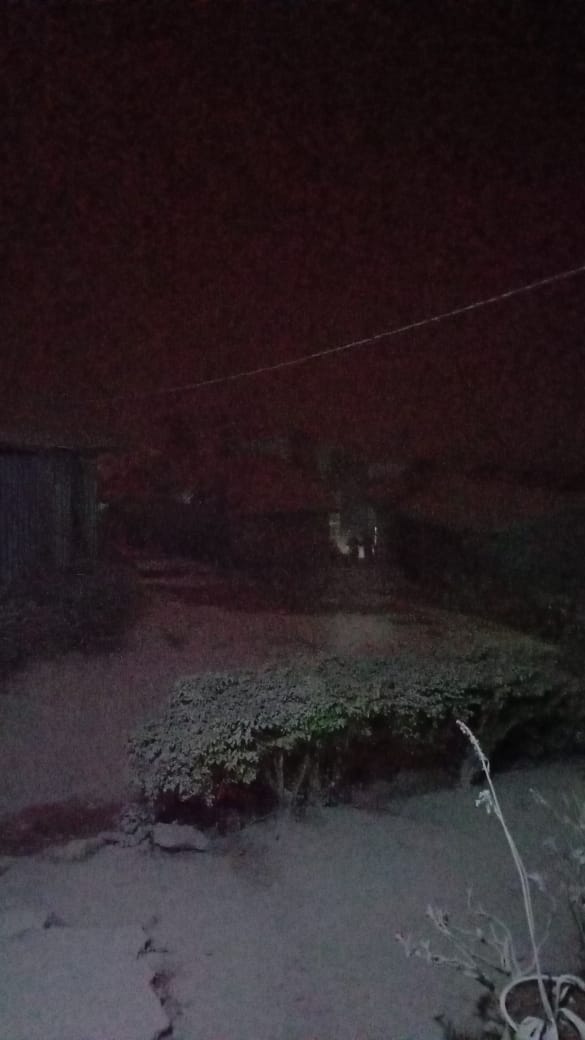 Sinabung Erupsi Lagi, Kabut Tebal Selimuti Pemukiman Warga