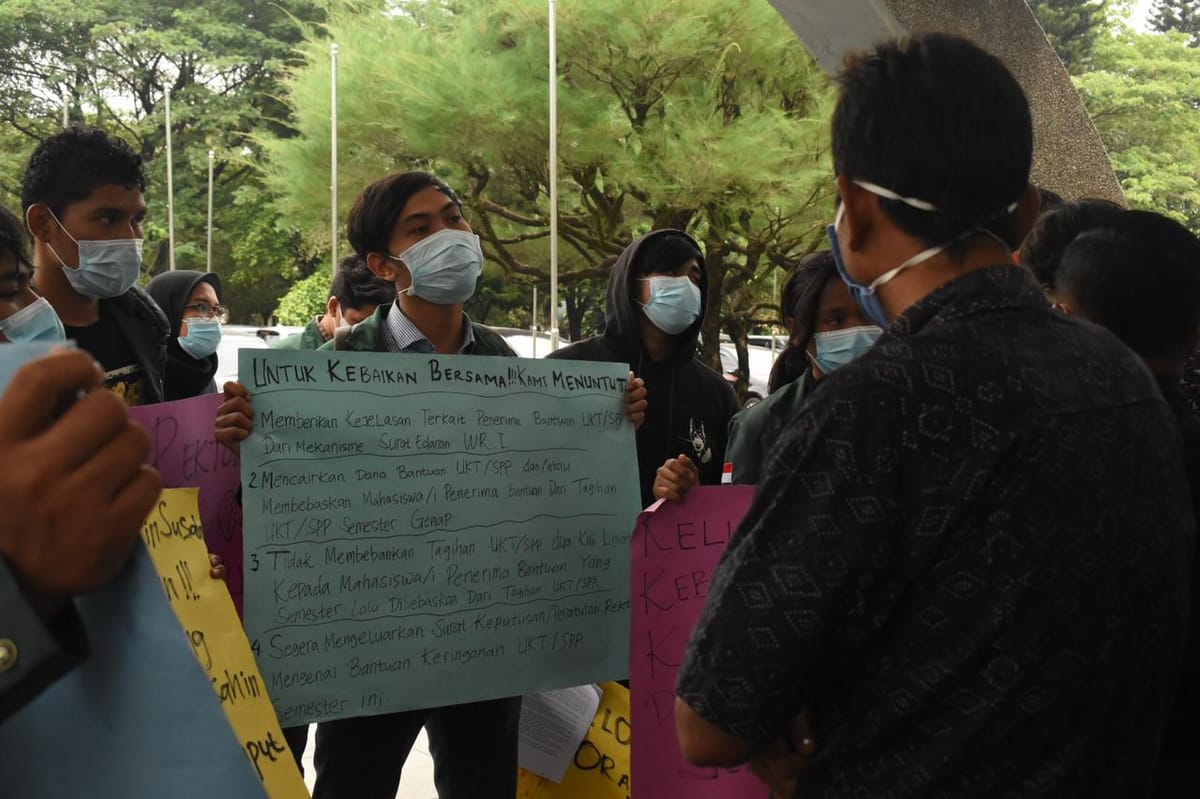 Aksi Damai di Depan Gedung Rektorat, Mahasiswa Tuntut Realisasi Bantuan UKT