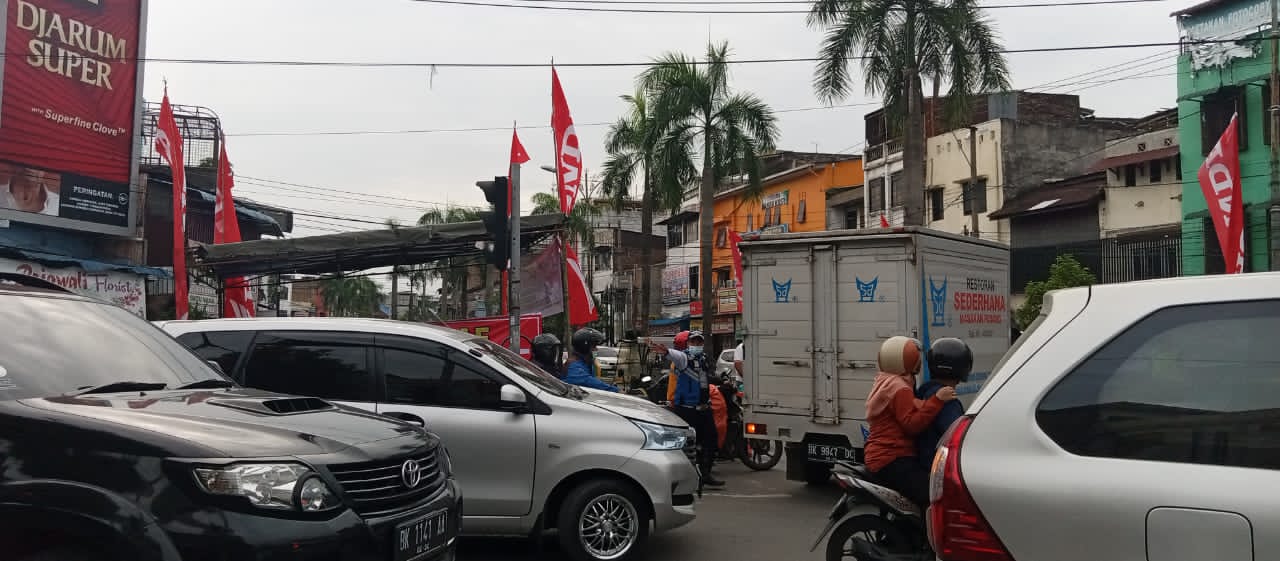 Imbas PPKM, Beberapa Ruas Jalan Dr. Mansyur dan Sekitarnya Macet!