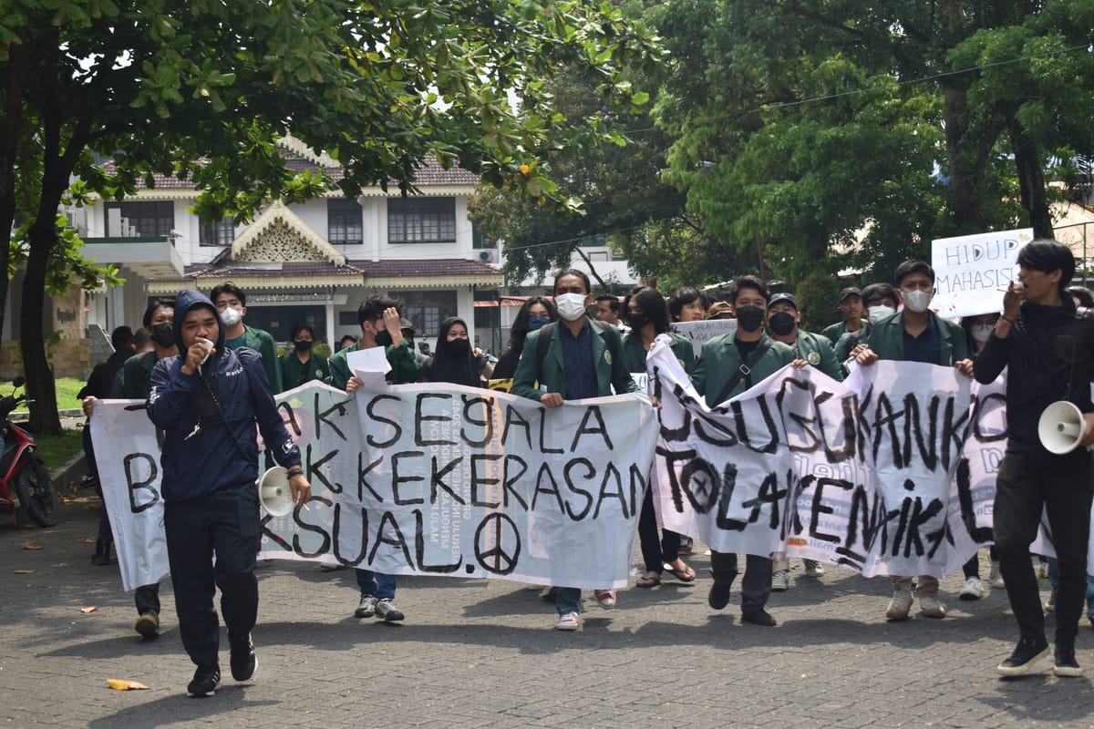 Aliansi Mahasiswa Cinta USU Adakan Aksi Protes Kenaikan UKT Mahasiswa Angkatan 2022