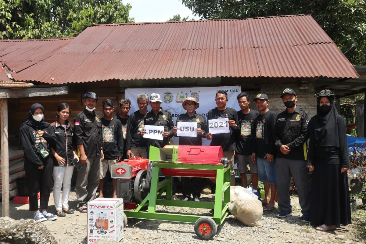 Mitigasi Konflik Manusia dan Harimau, Tim PKM USU Latih Pengolahan Pakan Ternak
