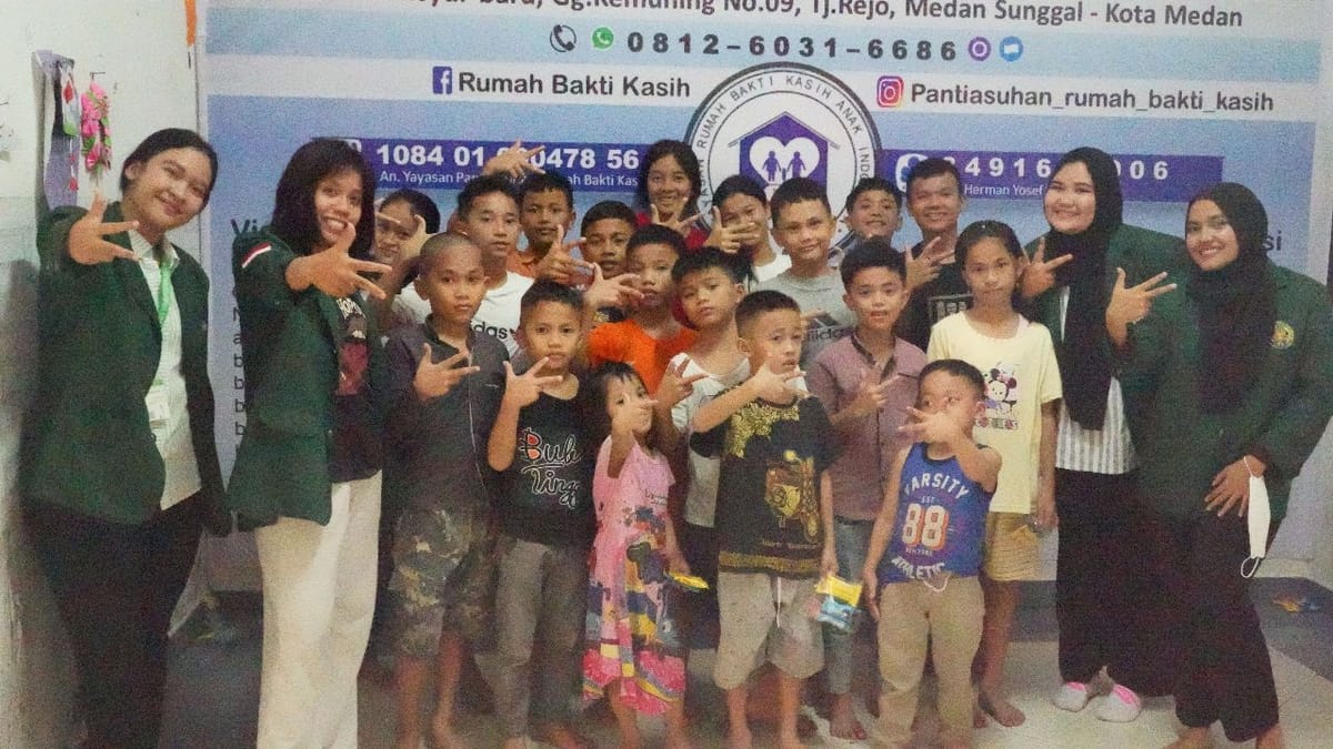 Sosialisasi Literasi Media di Panti Asuhan Yayasan Rumah Bakti Kasih Anak, Jaga Etika dalam Interaksi Dunia Maya