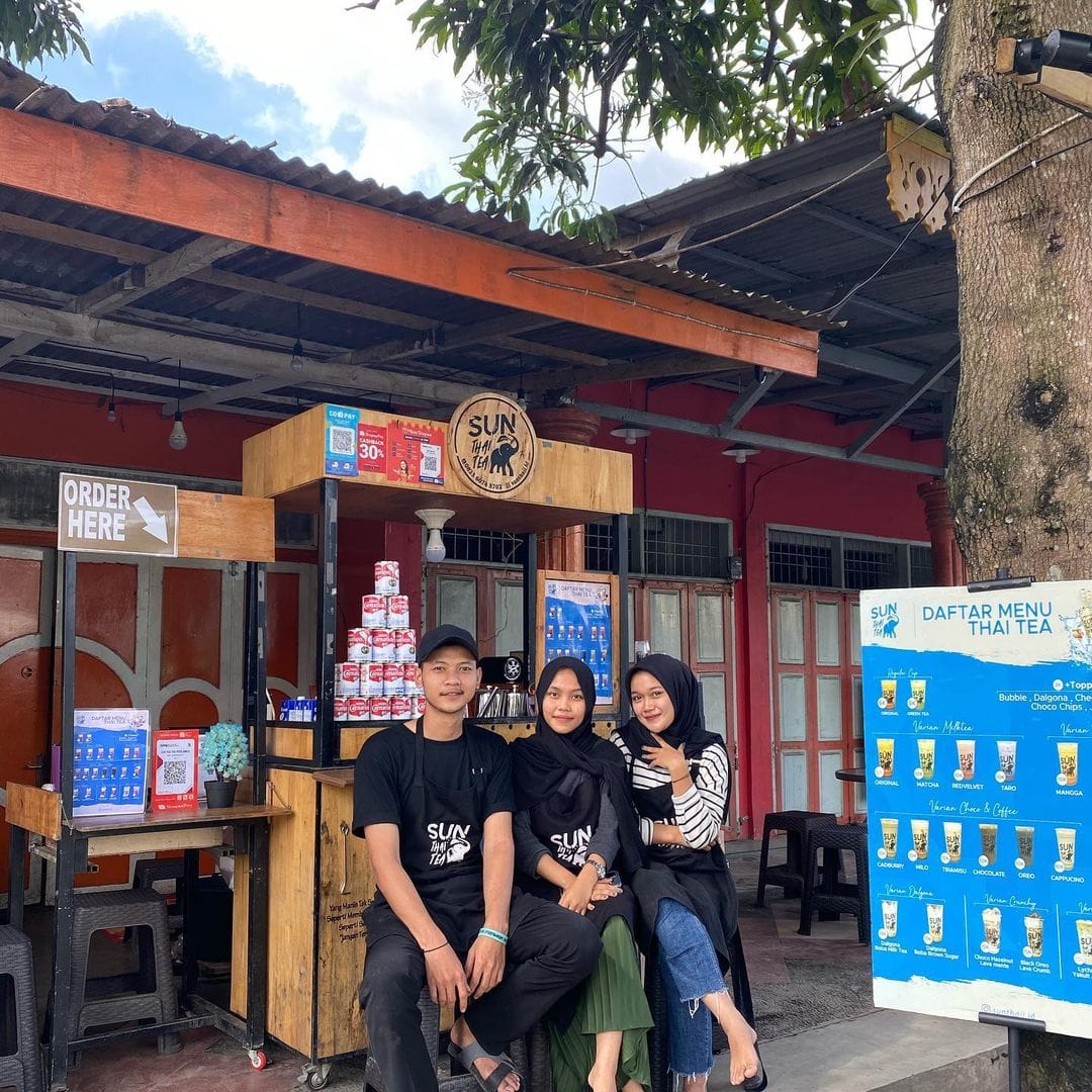 Mahasiswa Administrasi Bisnis USU Menganalisis Bauran Pemasaran (4P) Sunthai Tea di Masa Pandemi