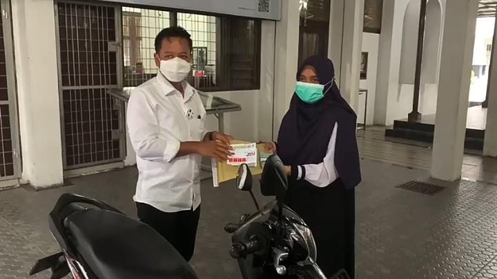 Buah Perjuangan dan Doa, Nurul Dapat Berkah Saat Sidang Sarjana