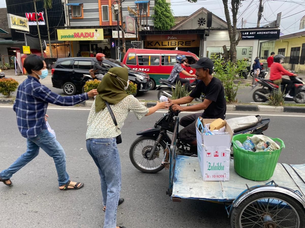 HMI-Kohati FEB Adakan Kegiatan Berbagi dan Silaturahmi Bersama