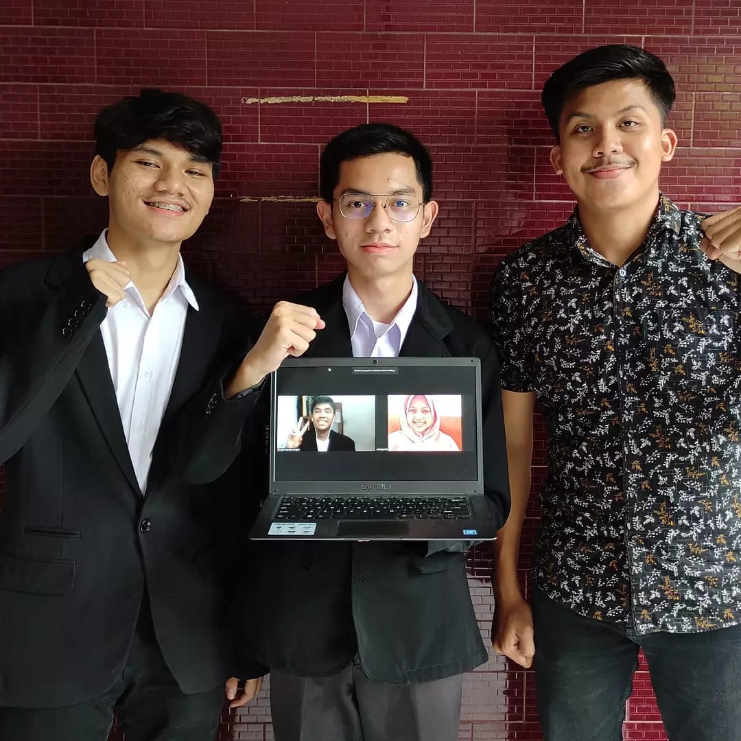 MDC Raih Juara Ketiga Ajang Debat Hukum Nasional Sam Ratulangi Fair
