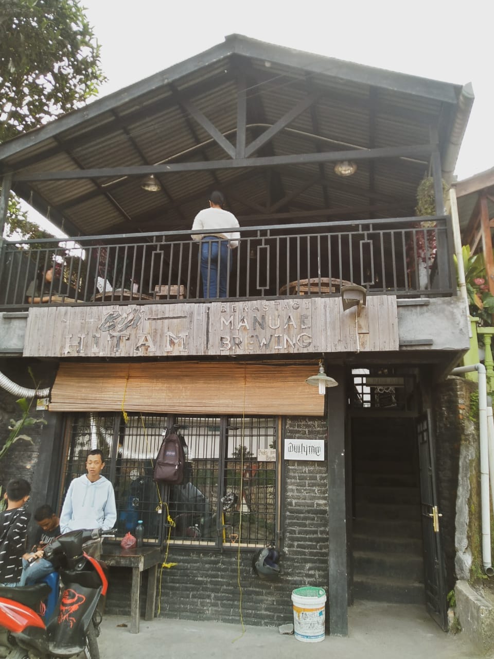 Biji Hitam: Coffee Shop Dengan Suasana Asri Pilihan Tempat Ngobrol Kamu