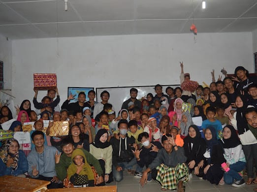 Belajar Bareng Anak Desa, HMI FE USU Sukses Adakan Bakti Sosial