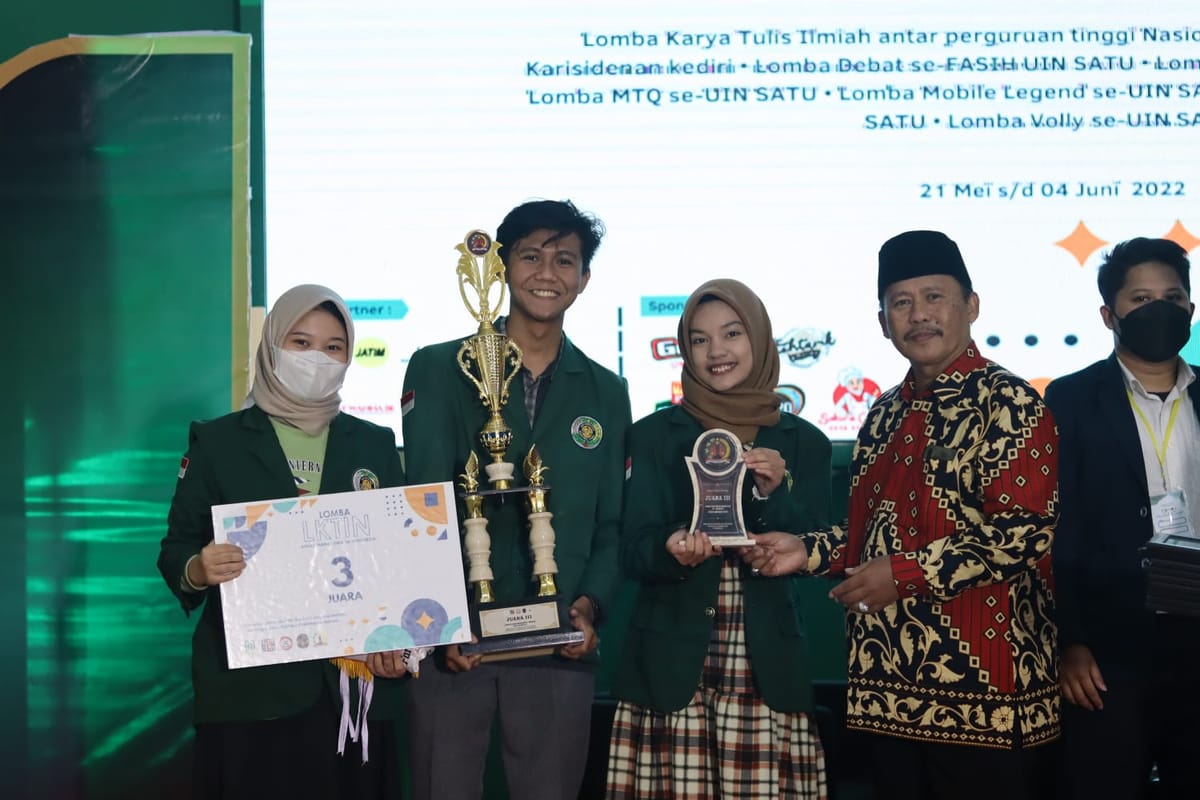 Delegasi Fosil Fakultas Hukum Universitas Sumatera Utara Berhasil Raih Juara 3 LKTI dalam FASIH LAW FAIR