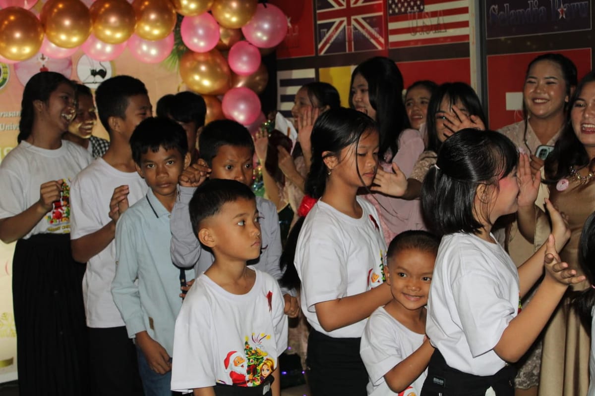 Momentum Suka Cita Natal Sastra Inggris USU